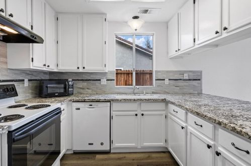 15530 Lottie Way, Lathrop CA  95330-9475 exterior