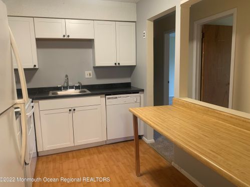 10 Newport Ct, Bricktown, NJ 08724-2039