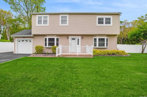15 Commonwealth Ave, Lake Grove, NY 11755-1722