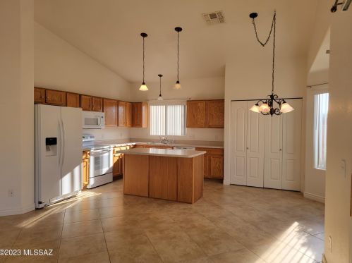 7471 Mission Valley Dr, Tucson AZ  85743-5428 exterior