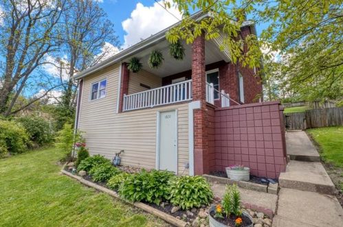 1831 Main St, Bridgeville, PA 15017-3021