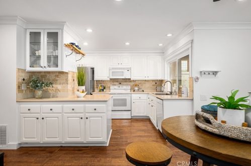 513 15th St, Huntington Beach CA  92648-4045 exterior