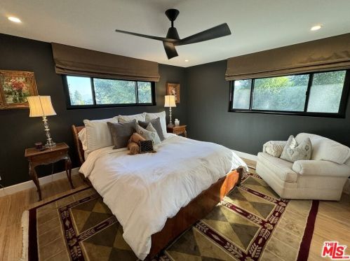 3584 Sepulveda, Van Nuys CA 91402-4305 exterior