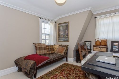 970 Allen Ln, Woodsburgh NY  11598-1705 exterior