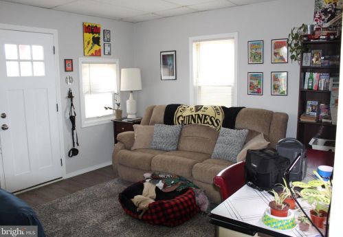 422 Walnut St, Pottstown PA  19464-5612 exterior