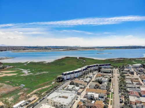 4101 Morrell St, San Diego CA 92109-4641 exterior