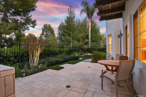 24613 Garland Dr, Santa Clarita CA  91355-4962 exterior
