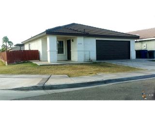 2201 Camino Dr, Calexico CA  92231-9675 exterior
