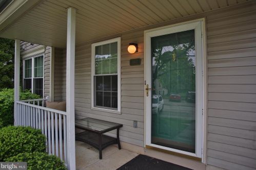 463 Stoneglen St, Collegeville, PA 19426-3945