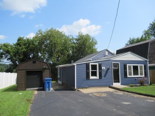 285 Railroad St, Lincoln, RI 02838-1115