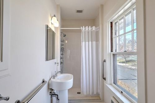 310 Elmgrove Ave, Providence RI  02906-4252 exterior