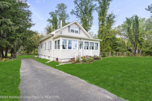 331 Green Grove Rd, Tinton Falls, NJ 07712-3108