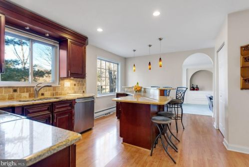 55 Briarwood Dr, Southampton, PA 18966-2201
