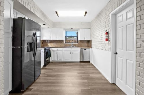 48 7 St, Dania Beach FL  33004-2306 exterior