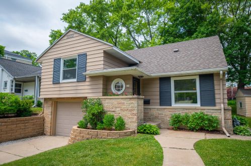 629 Pleasant View St, Milwaukee, WI 53226-4664