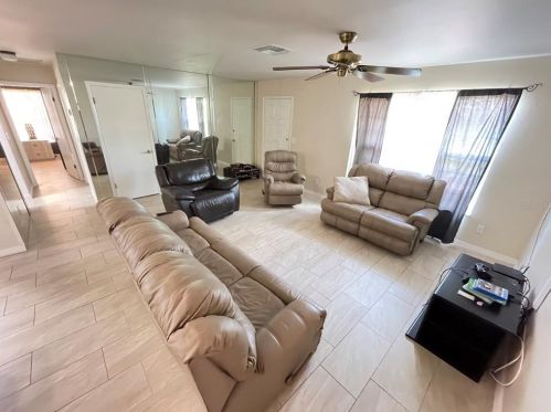 428 33rd Ter, Cape Coral, FL 33914-7819