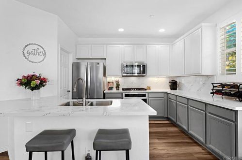 6392 Alexandri Cir, Carlsbad CA  92011-3600 exterior