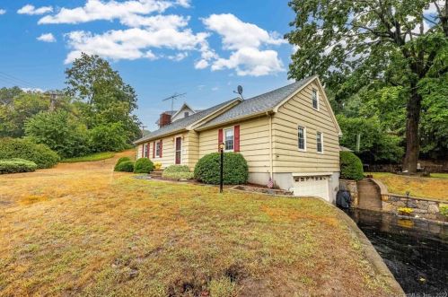 73 Myrtle St, Huntington, CT 06484-4147