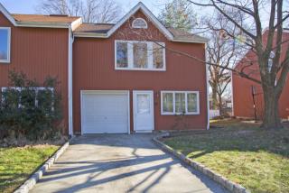 17 Tributary Plz, Englewood, NJ 07631-3856