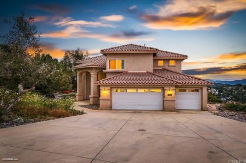 3523 Victoria Heights Pl, Alpine, CA 91901-1571
