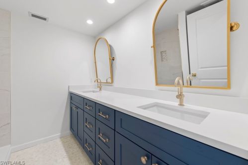 9393 Peaceful Dr, Sanibel FL  33957-4238 exterior