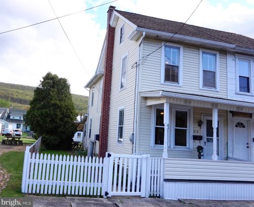 212 2nd St, Lykens, PA 17048-1103