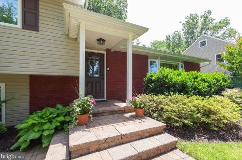 6 Radcliffe Rd, Yardley, PA 19067-7318