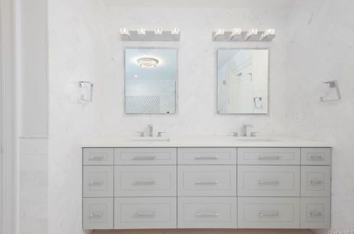 19 Rugby Rd, New Rochelle NY  10804-3924 exterior