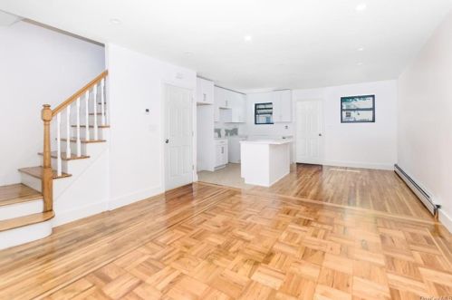 1470 233rd St, Bronx, NY 10466-3308