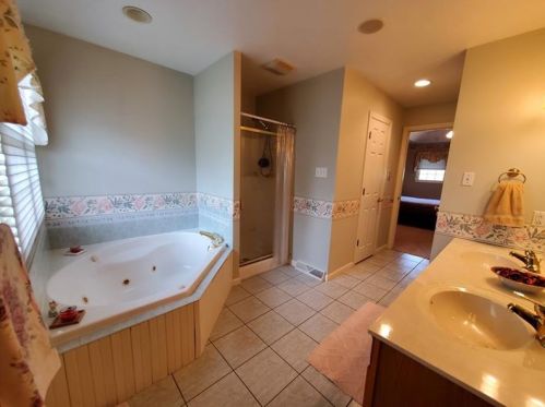 301 Shenandoah Dr, Latrobe PA  15650-2596 exterior