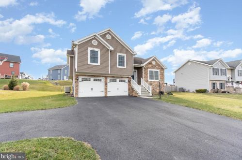 709 Southwood Dr, Lees Cross Roads, PA 17257-8015