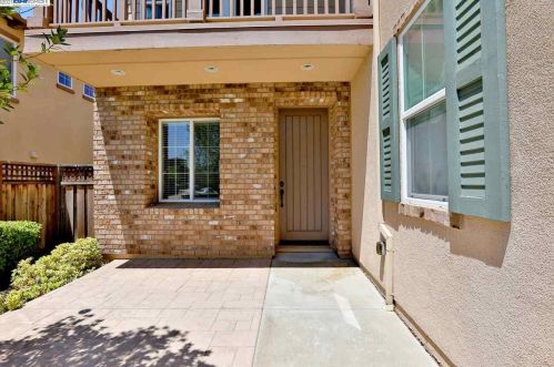 2333 Capistrello St, Pleasanton CA  94568-4823 exterior