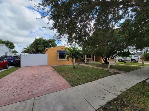 17 Suffolk Ave, Hialeah FL  33010-5035 exterior