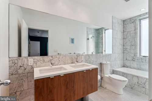 1114 Bodine St, Philadelphia PA  19147-5306 exterior