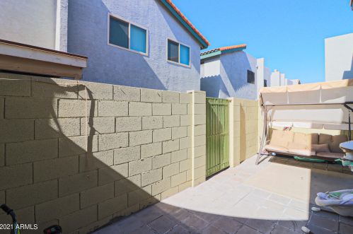 8610 67 Dr, Peoria AZ 85383-7103 exterior