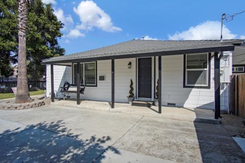 3130 Airline Hwy, Hollister CA  95023-9725 exterior