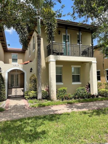 1412 147th Ave, Hollywood, FL 33027-6175