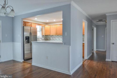 4 Guenever Dr, New Castle DE  19720-2923 exterior