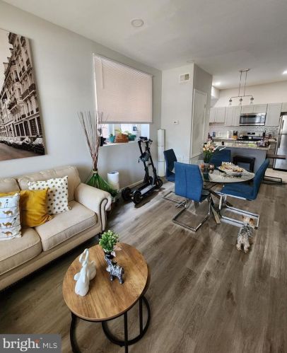 612 Chew Ave, Philadelphia, PA 19120-2211