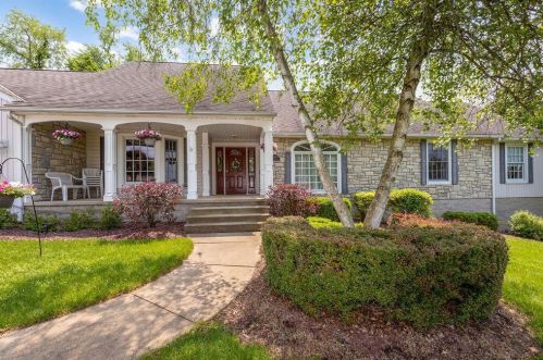 6 Laurelwood Dr, Mount Vernon, OH 43050-3849