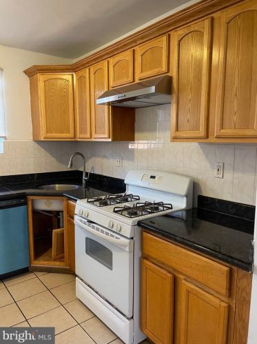 637 Cantrell St, Philadelphia PA  19148-3221 exterior