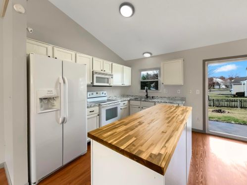 401 Lockmead Dr, Pataskala OH  43062-7333 exterior