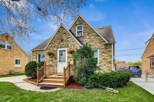 3961 Taylor Ave, Milwaukee, WI 53207-4425