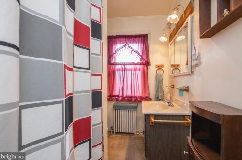 419 Derstine Ave, Lansdale PA 19446-3536 exterior