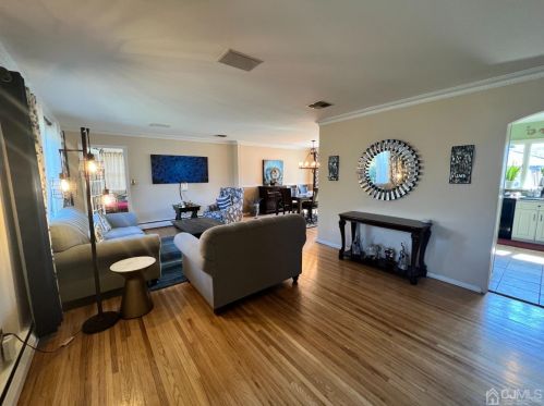 4 Brookhill Rd, East Brunswick, NJ 08816-2908