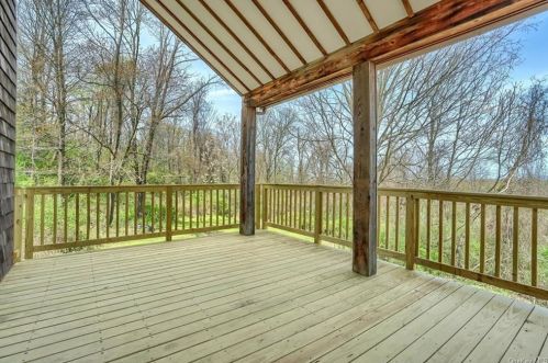 5 Peach Tree Ln, Warwick NY  10990-3133 exterior