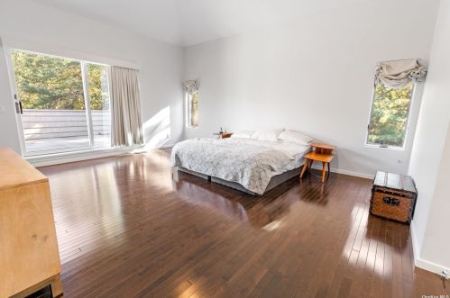 4 Honeysuckle Ln, East Quogue NY  11942-3624 exterior