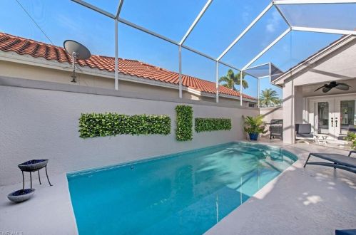 249 Sabal Lake Dr, Naples, FL 34104-6411