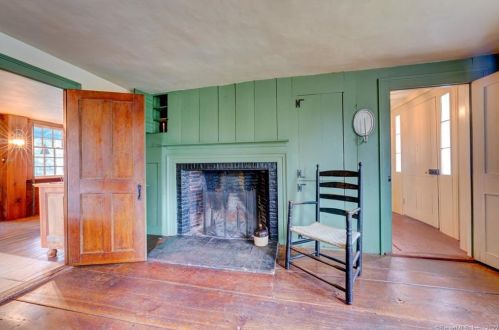 35 Smith St, Middletown CT  06457-1740 exterior