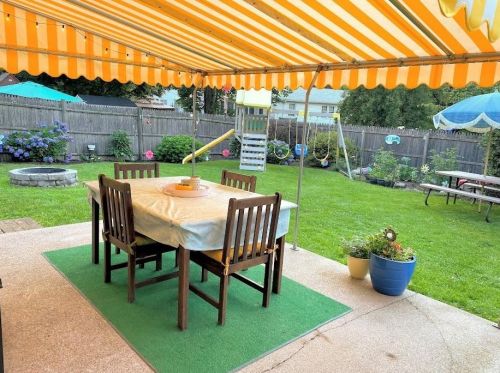 31 Crest Ave, Lincoln RI  02865-3024 exterior